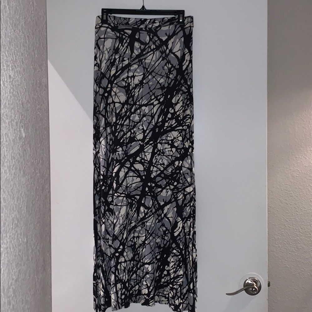 Maxi patterned skirt. - Picture 2 of 3